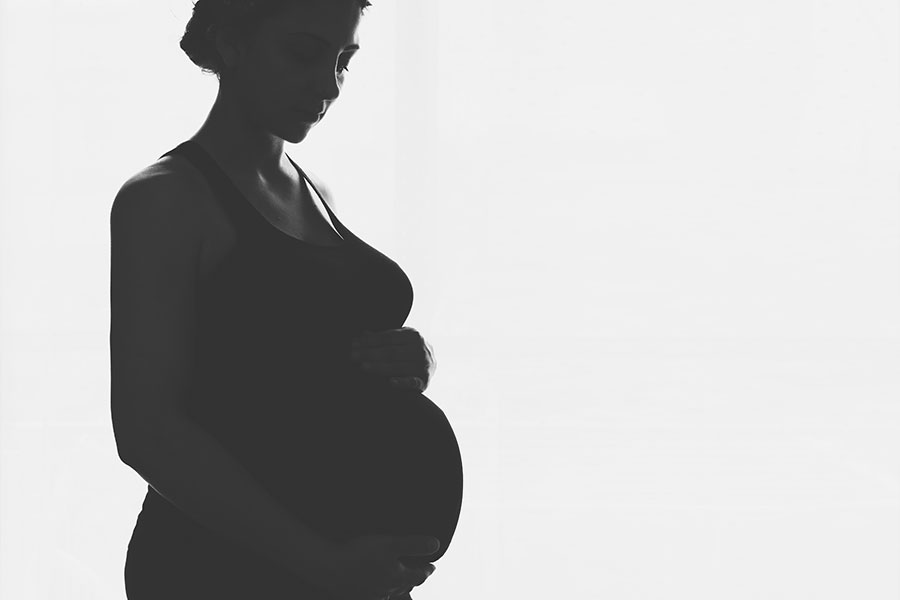 Covid-19 y Embarazo – Estudios iniciales no indican mayor vulnerabilidad
