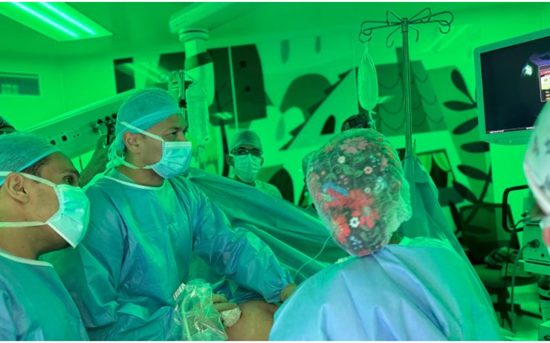 Miembros de la SPOG realizan con éxito novedosa cirugía intrauterina para corregir anomalía en gemelos